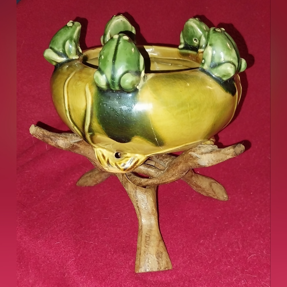 Beautiful Majolica Style Frog on a Log Pottery Wooden 3 Footed Planter 6.5"x7"